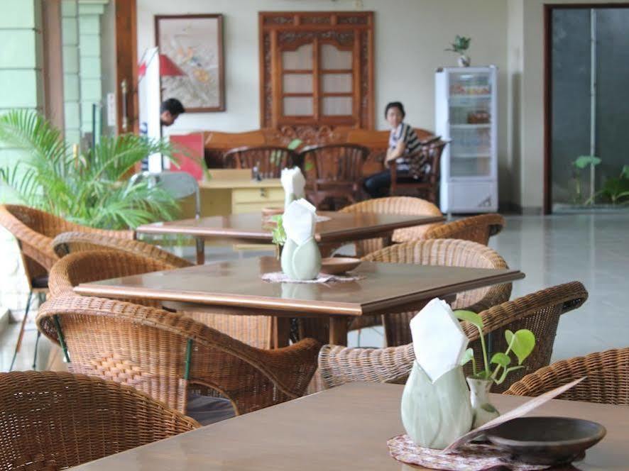 Hotel Winotosastro Garden Jogjacarta Exterior foto
